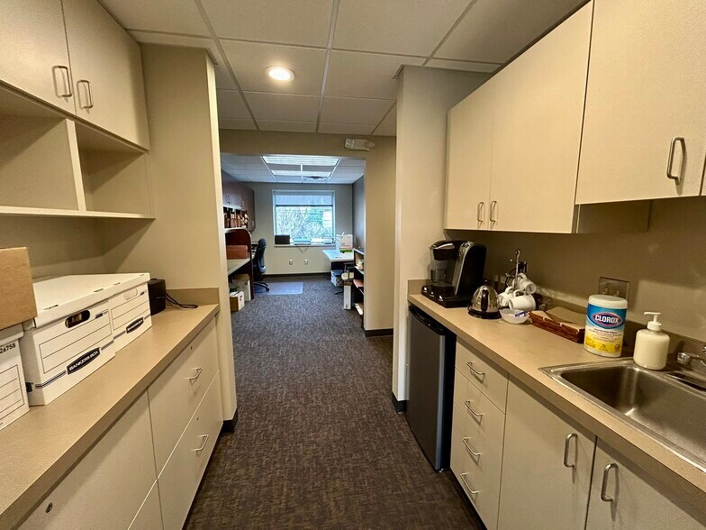 More Photos Of 26075 Woodward Ave, Huntington Woods Office For Lease