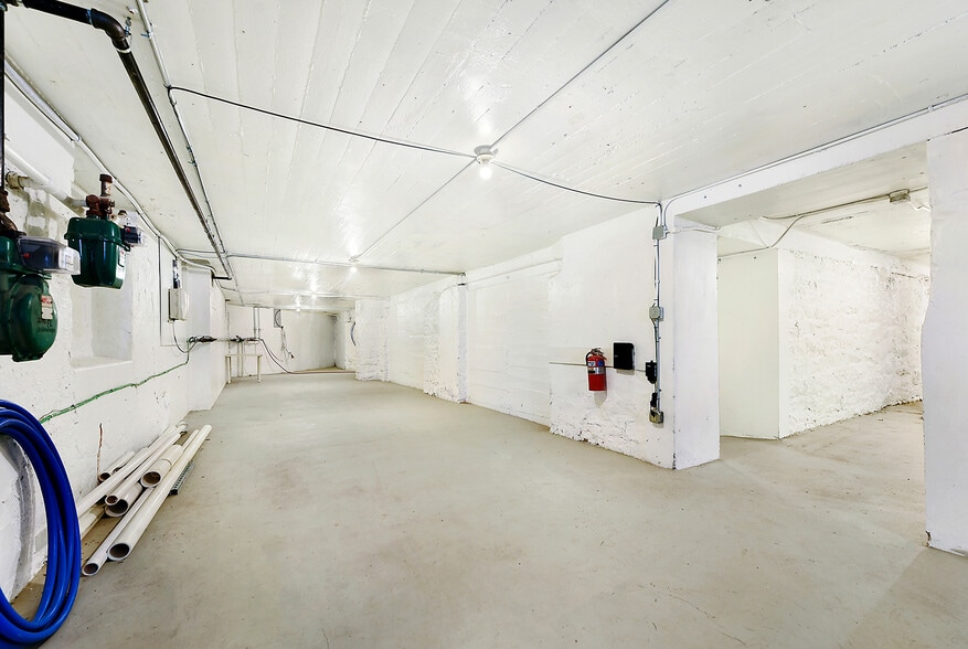 More Photos Of 200 N Highland Ave, Pittsburgh Storefront Retail Office For Lease