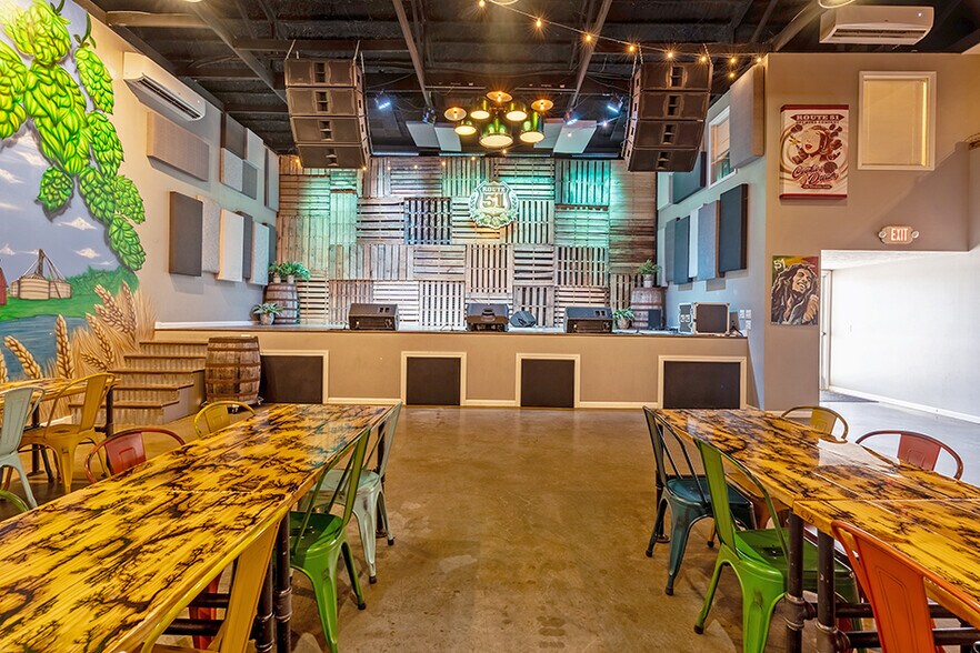 More Photos Of 18967 N US Highway 51, Elkville Mixed Retail For Sale