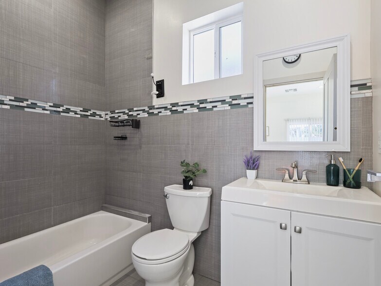 More Photos Of 15801 Chatsworth St, Granada Hills Multifamily For Sale