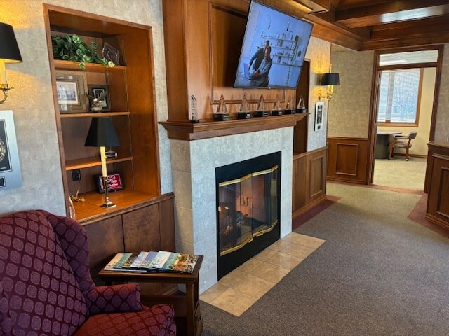 More Photos Of 105 E Bell St, Neenah Medical For Lease