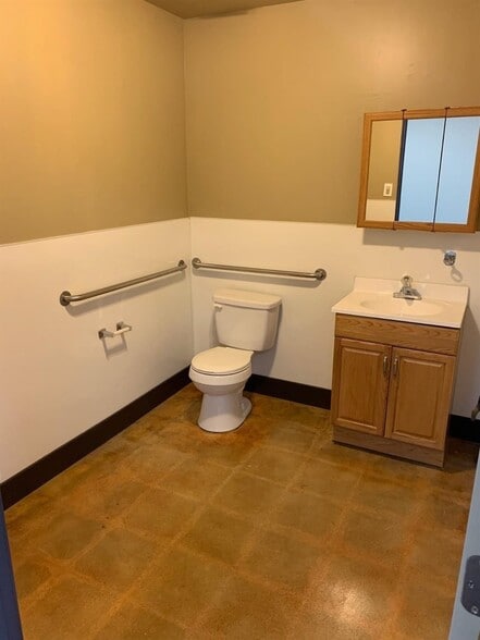 More Photos Of 16005 Main St, Hesperia Unknown For Lease