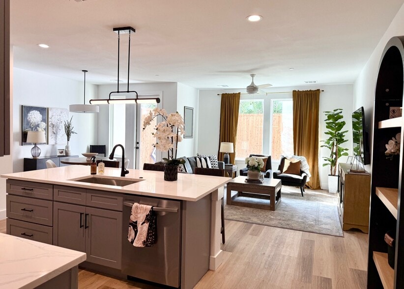 More Photos Of 7811 Mohawk Dr, Dallas Apartments For Sale