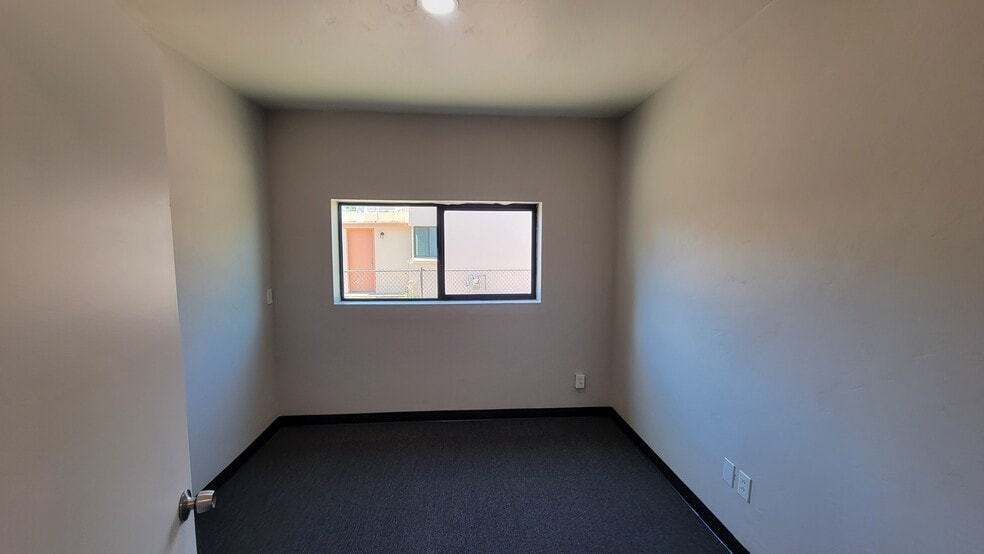 More Photos Of 1026 N Columbus Blvd, Tucson Light Manufacturing For Sale