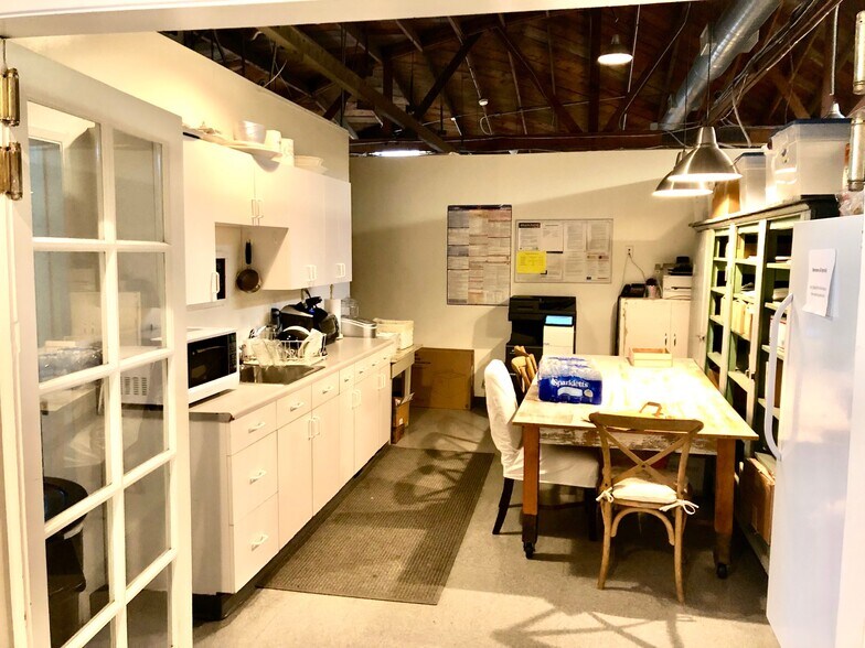 More Photos Of 5420 W 83rd St, Los Angeles Warehouse For Lease