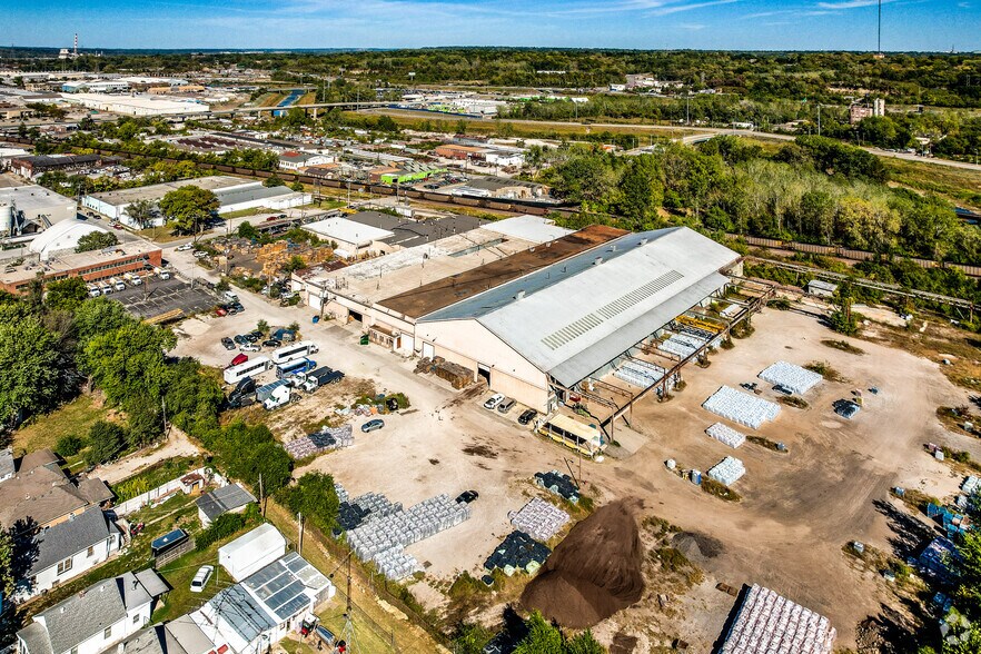 More Photos Of 7219 E 17th St, Kansas City Manufacturing For Lease