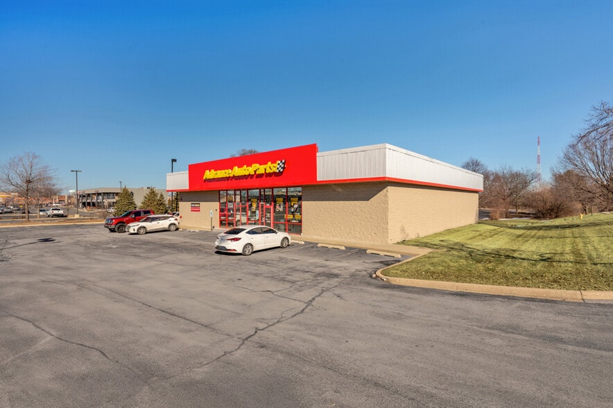 More Photos Of 2075 Bloomingdale Rd, Glendale Heights General Retail For Sale