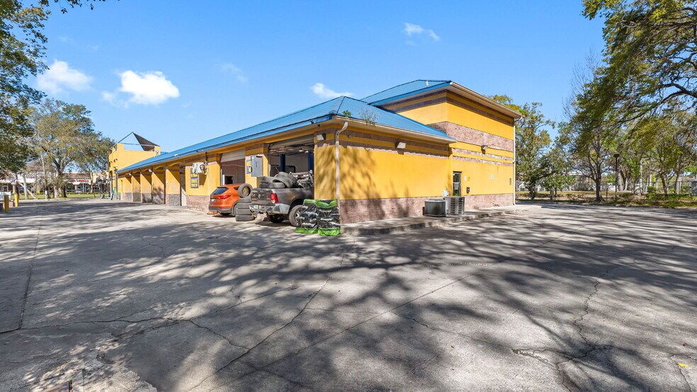 More Photos Of 113 S Valrico Rd, Valrico Carwash For Sale