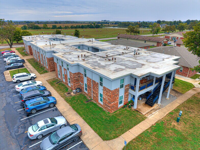 More Photos Of 1220 SE 9th St, Pryor Apartments For Sale