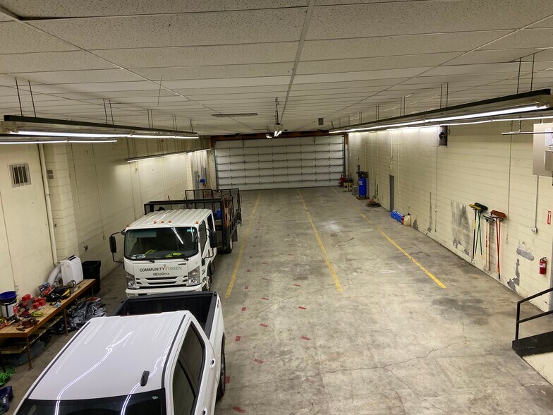 More Photos Of 3821 Industrial Blvd, Indianapolis Light Distribution For Sale