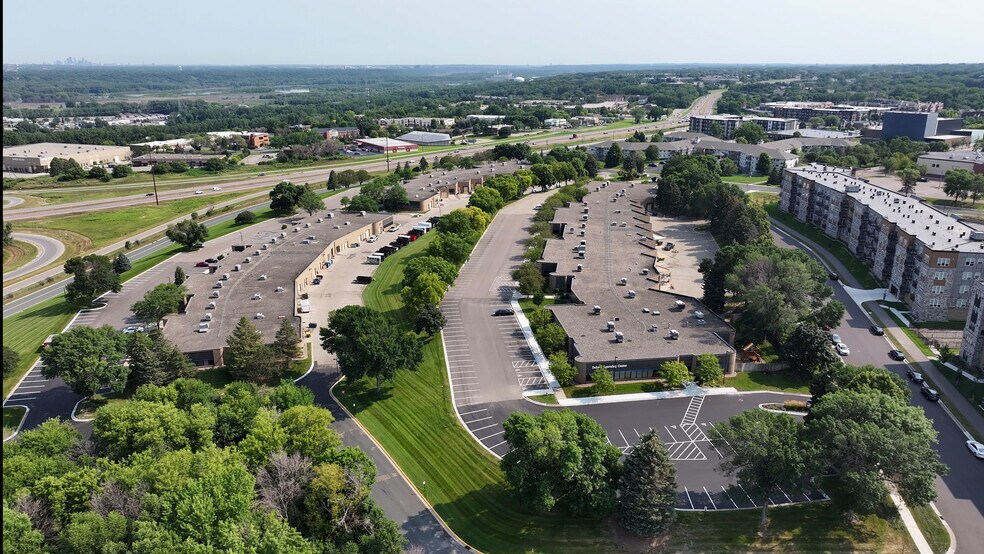 More Photos Of 401-429 W Travelers Trl, Burnsville Research And Development For Lease