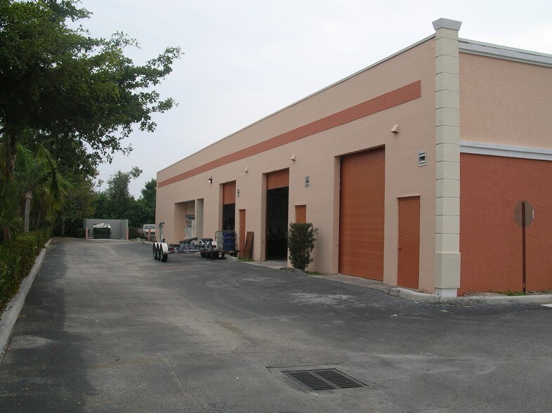 More Photos Of 3300 S Congress Ave, Boynton Beach Showroom For Lease