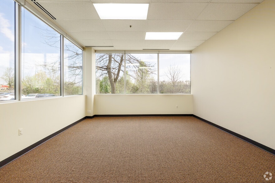 More Photos Of 3450 Harvester Rd, Burlington Light Manufacturing For Lease