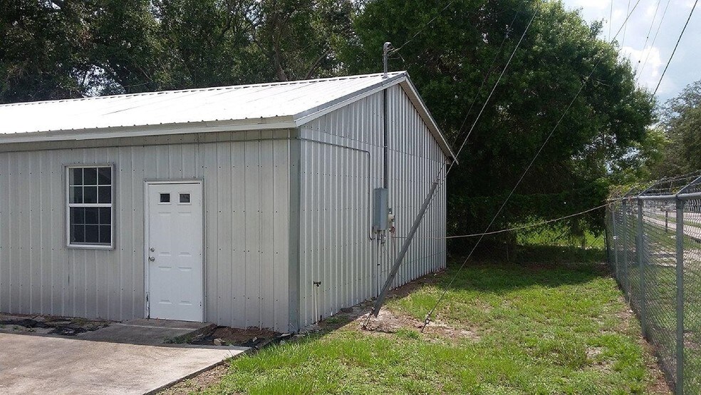 More Photos Of 1401 SW Martin Luther King Jr St, Arcadia General Retail For Lease