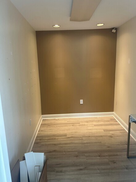 More Photos Of 408 Larch Cir, Wilmington Unknown For Lease