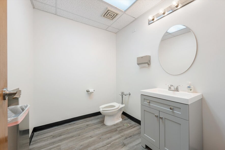 More Photos Of 1175 Post & Paddock Rd, Grand Prairie Office For Lease