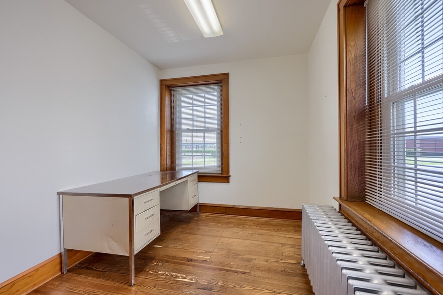 More Photos Of 135 Rothsville Station Rd, Lititz Office Residential For Lease