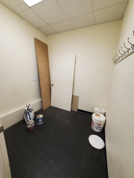 More Photos Of 885-893 Hempstead Tpke, Franklin Square Storefront For Lease