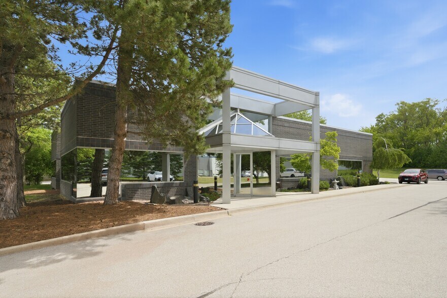 More Photos Of 975 Campus Dr, Mundelein Light Manufacturing For Sale