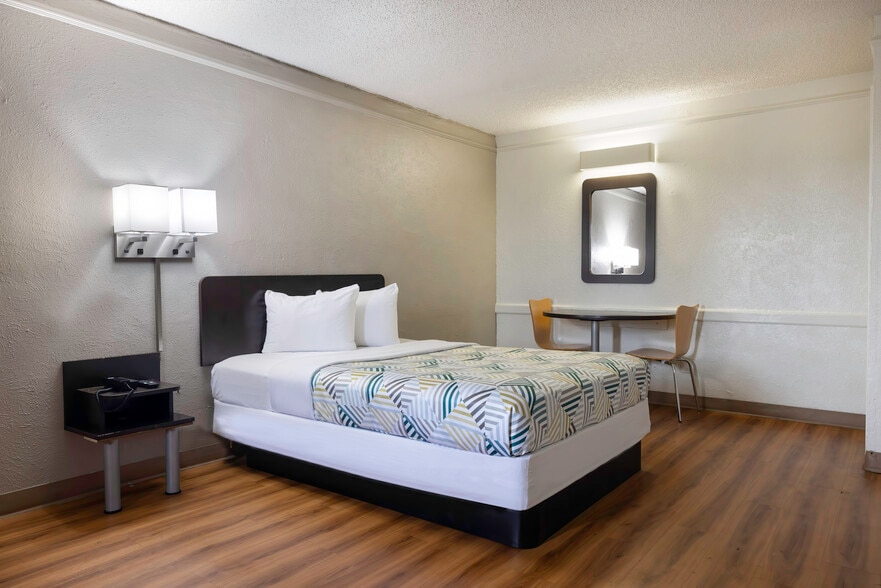More Photos Of 220 I-10, Beaumont Hotel For Sale