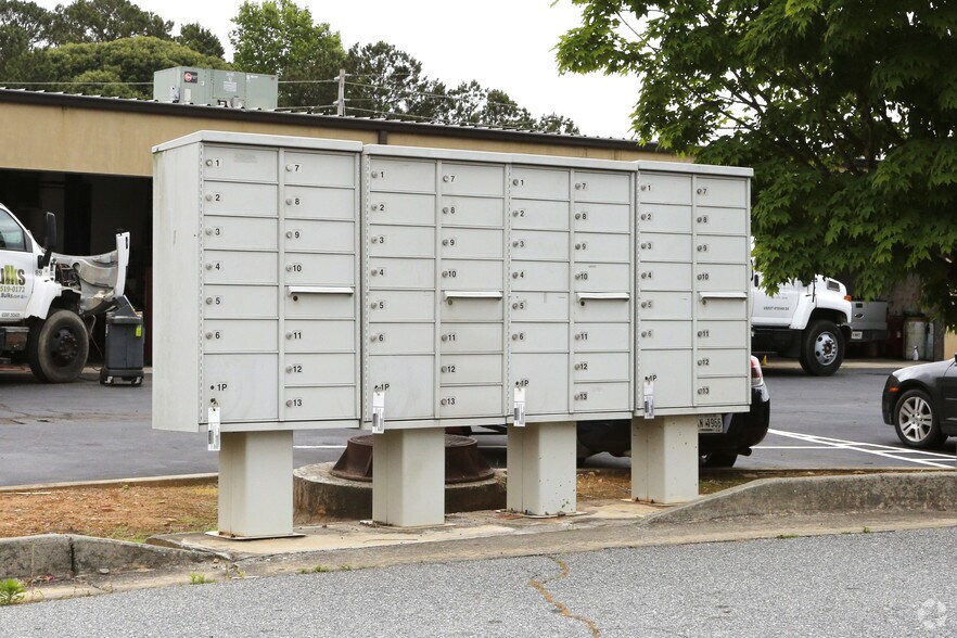 More Photos Of 9876 Main St, Woodstock Flex For Lease