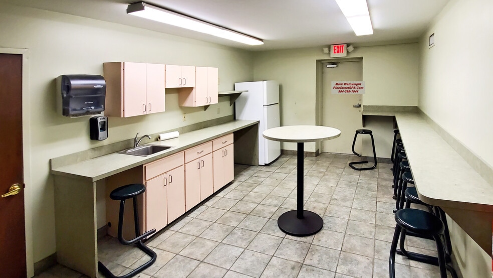 More Photos Of 11320 Distribution Ave E, Jacksonville Manufacturing For Lease
