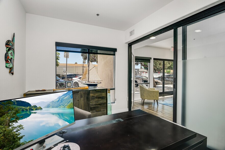 More Photos Of 928-950 Hornblend St, San Diego Office For Sale