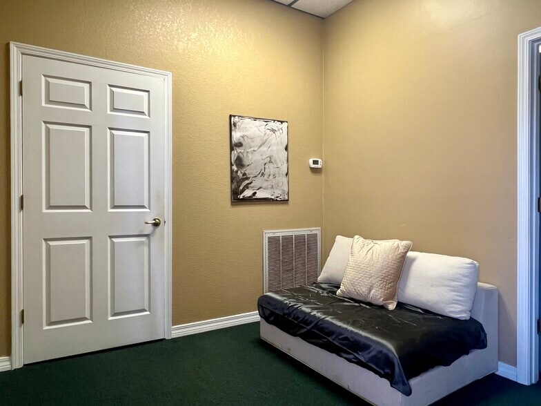 More Photos Of 4507 Furling Ln, Destin Loft Creative Space For Sale