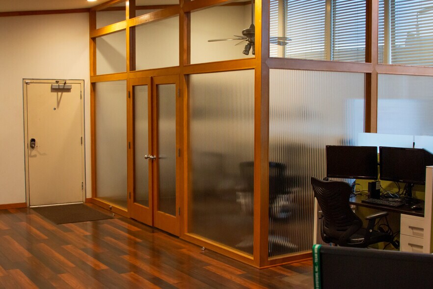 More Photos Of 2323 E St, Bakersfield Loft Creative Space For Lease