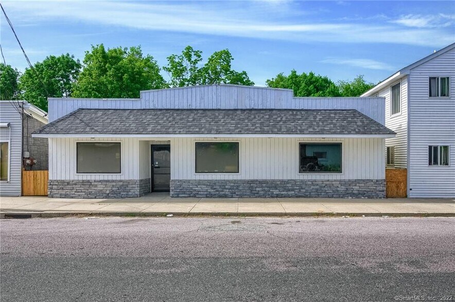 More Photos Of 164 S Main St, Brooklyn Storefront For Lease