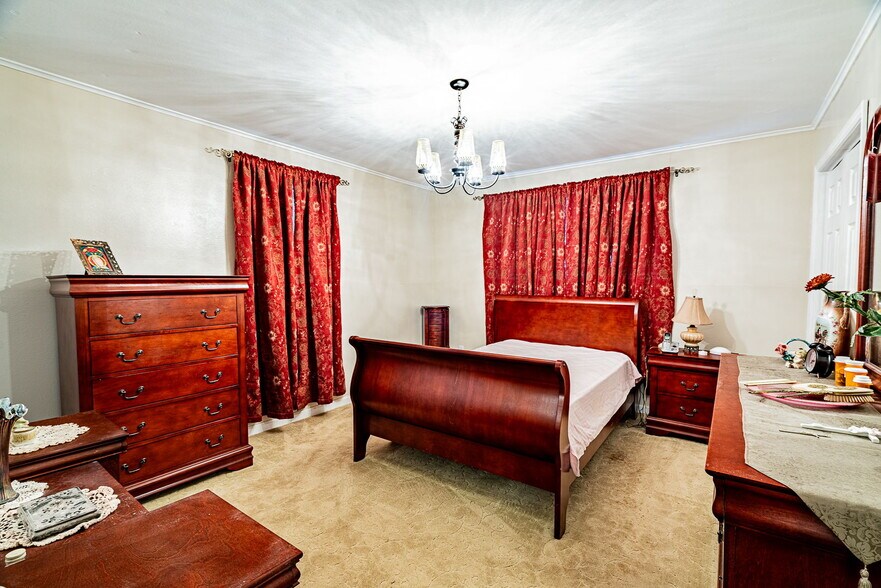 More Photos Of 2800 Lake Villa Dr, Metairie Flex For Sale