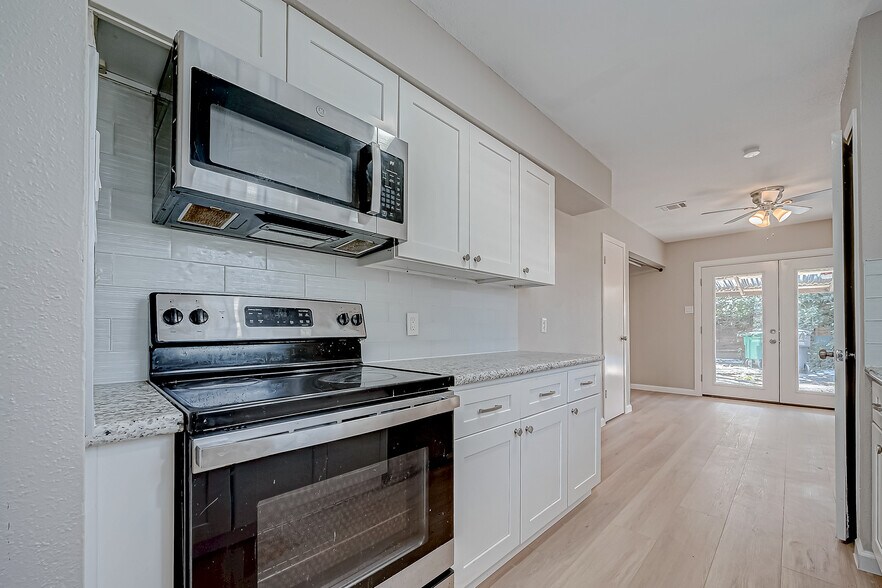 More Photos Of 7315 Housman, Houston Specialty For Lease