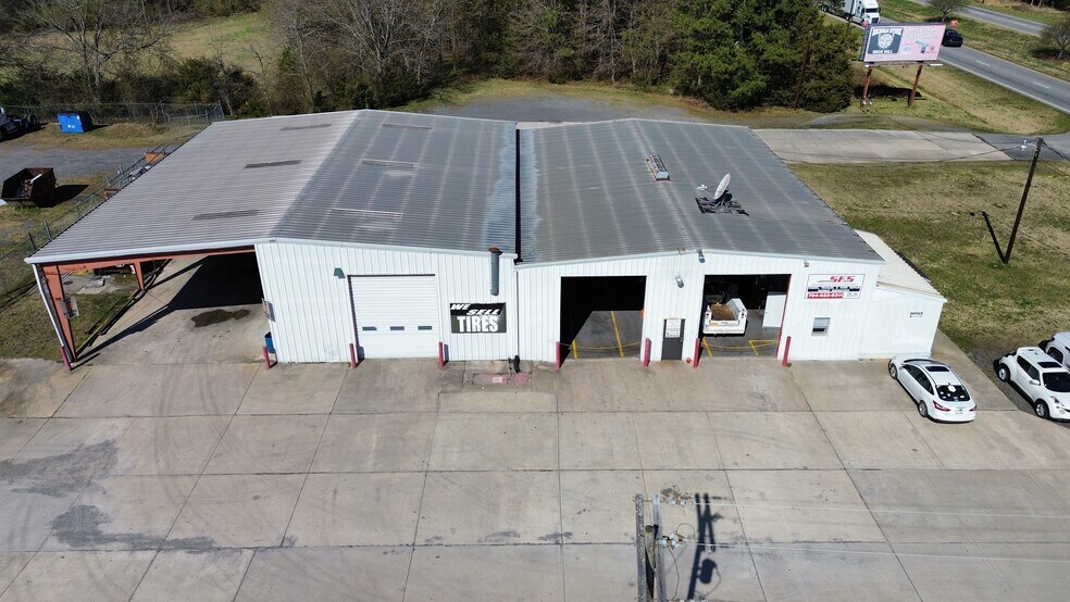 More Photos Of 3010 Lancaster Hwy, Richburg Service For Lease