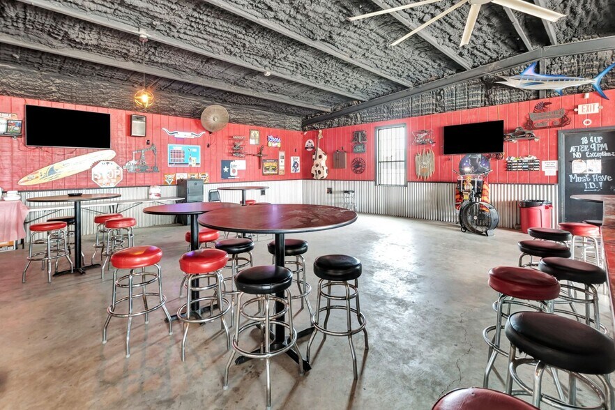 More Photos Of 23404 NW Zac Lentz Pky, Victoria General Retail For Sale