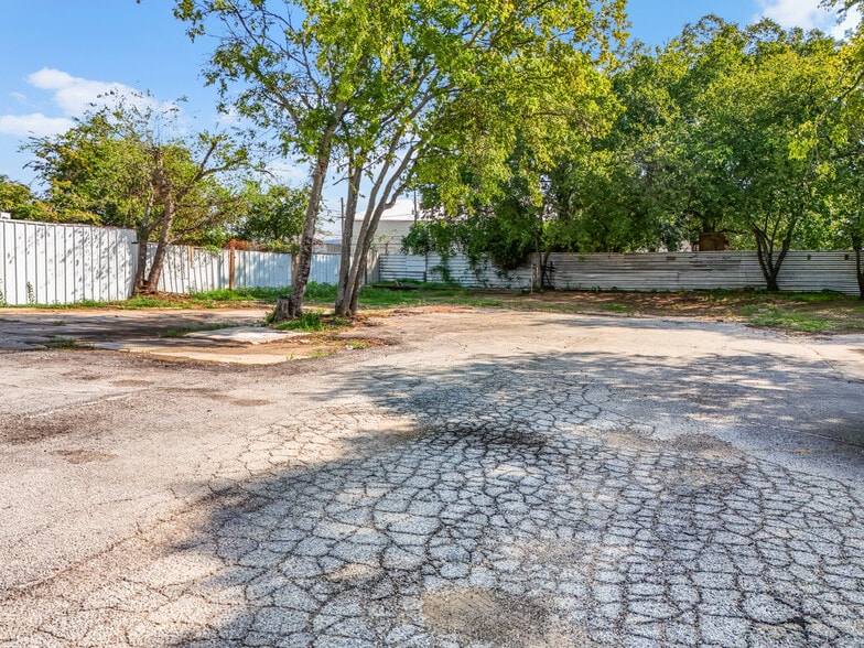 More Photos Of 6008 E Lancaster Ave, Fort Worth Freestanding For Lease