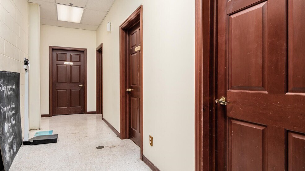 More Photos Of 701 Main St, Dresden Storefront For Lease