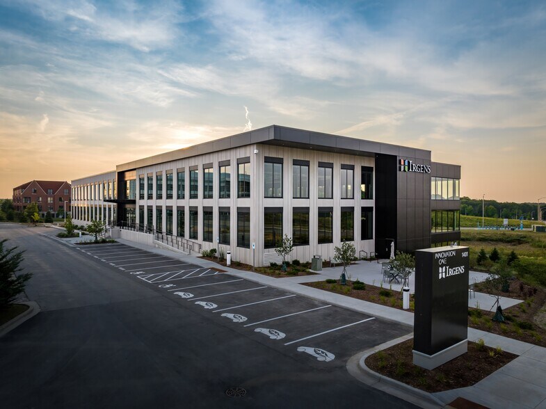 More Photos Of 1401 Discovery Pky, Milwaukee Office For Lease