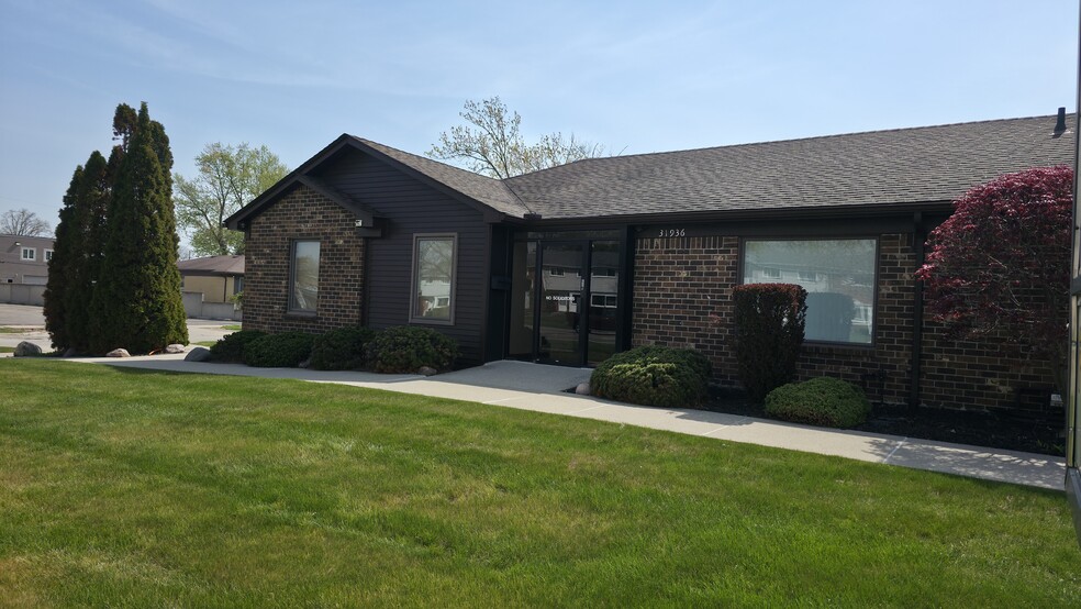 More Photos Of 31930-31936 Harper Ave, Saint Clair Shores Office For Lease