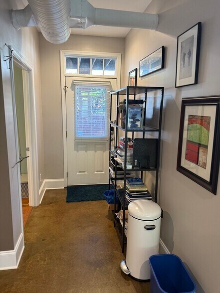 More Photos Of 215-217 E Lewis St, Greensboro Office For Lease