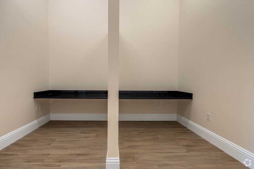 More Photos Of 15701 S Tamiami Trl, Fort Myers Office For Lease