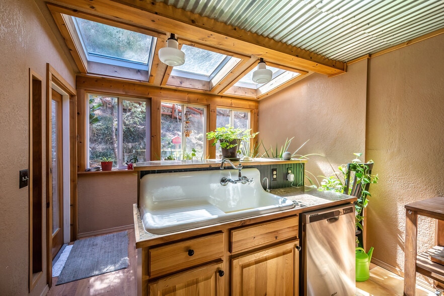 More Photos Of 627 Sudderth Dr, Ruidoso Hotel For Sale