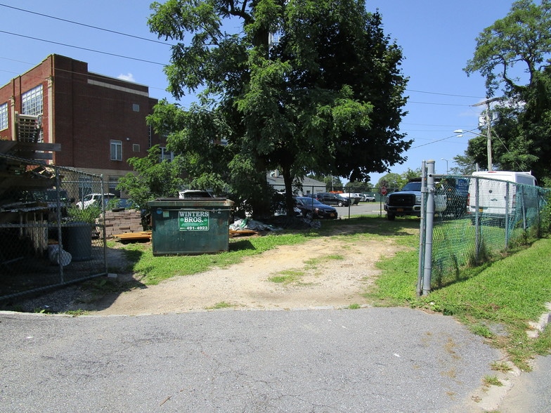 More Photos Of 417 Main St, Islip Office Residential For Lease