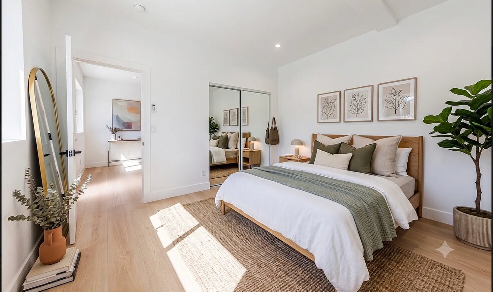 More Photos Of 1330 S Longwood Ave, Los Angeles Apartments For Sale