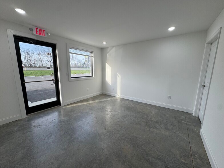 More Photos Of 2575 Louisville Rd, Bowling Green Light Distribution For Lease