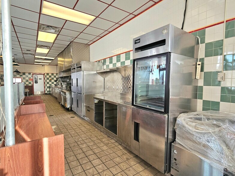More Photos Of 855 W Cook St, Manteno Restaurant For Sale