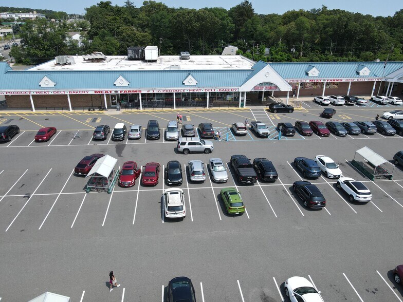 More Photos Of 300-318 Portion Rd, Ronkonkoma Unknown For Lease