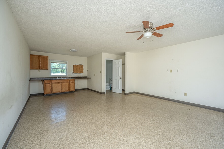 More Photos Of 1058 Edgewater Rd, Pineville Hotel For Sale