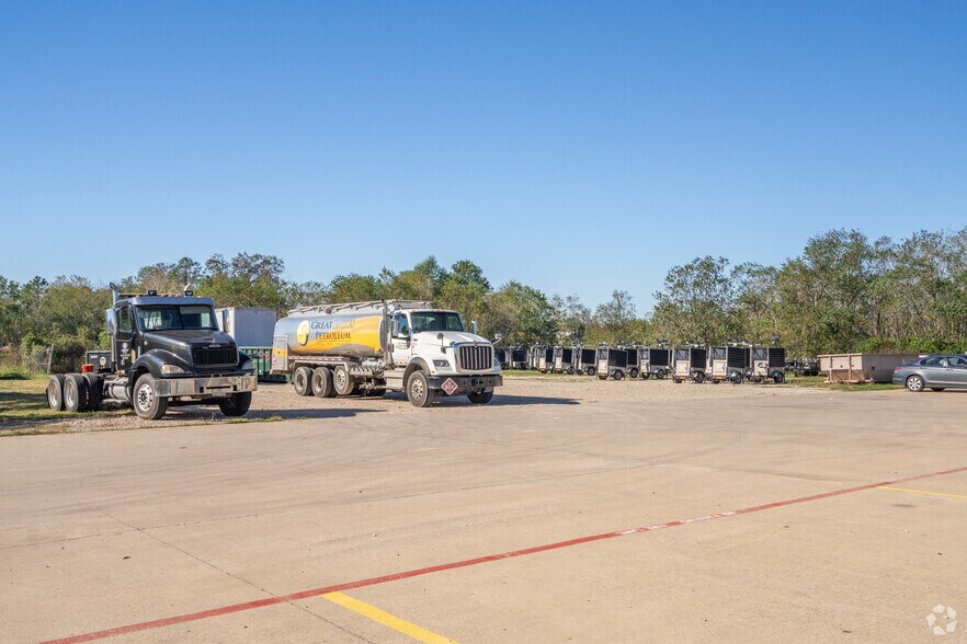 More Photos Of 105 W 365 Hwy, Port Arthur Warehouse For Lease