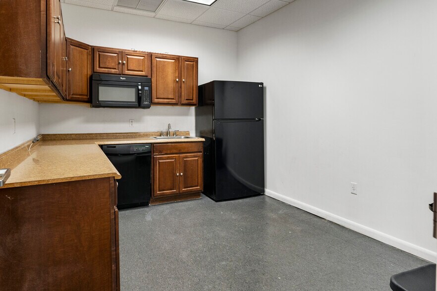 More Photos Of 331 NW 26th St, Miami Unknown For Lease