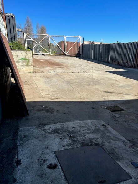 More Photos Of 951A Hudson Ave, San Francisco Warehouse For Lease
